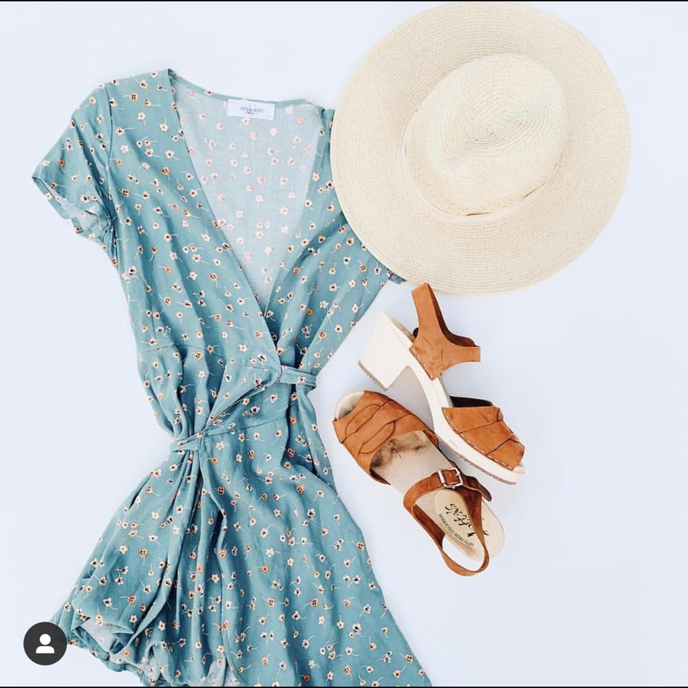 Carlyjean blue floral wrap mini dress